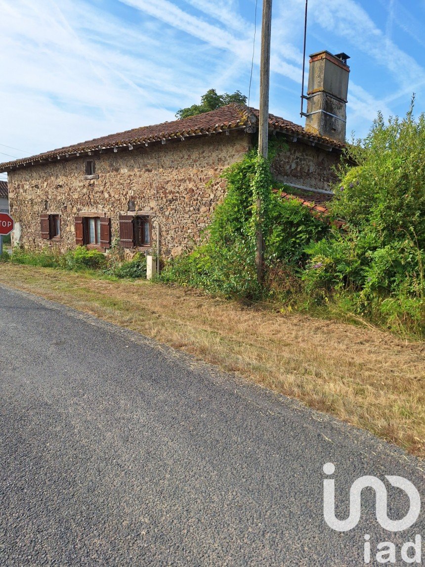 Village house 4 rooms of 80 m² in Asnières-sur-Blour (86430)