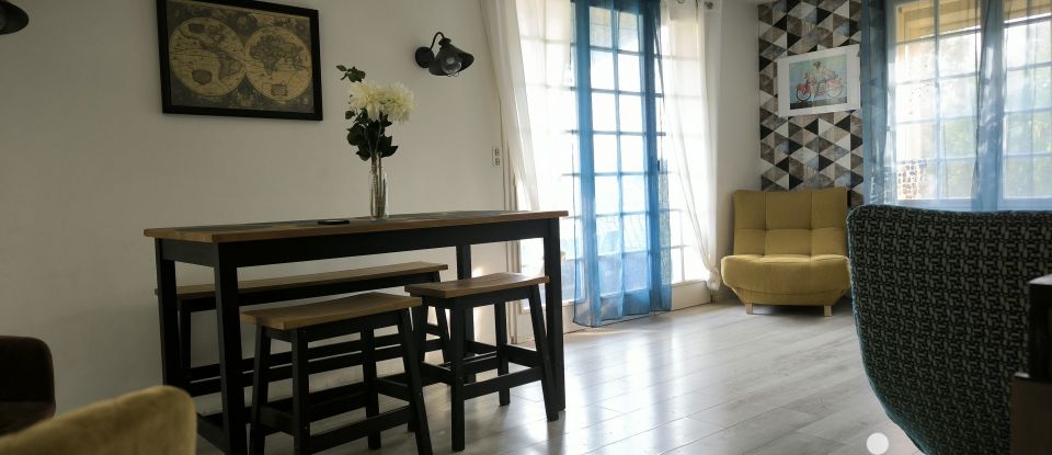 Traditional house 5 rooms of 150 m² in Roquemaure (30150)