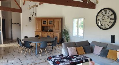 Maison traditionnelle 5 pièces de 141 m² à Bussac-sur-Charente (17100)