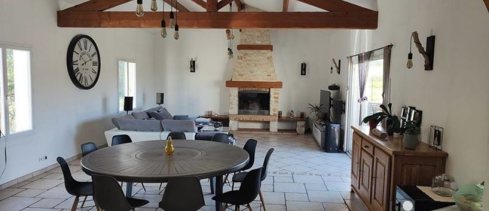 Traditional house 5 rooms of 141 m² in Bussac-sur-Charente (17100)