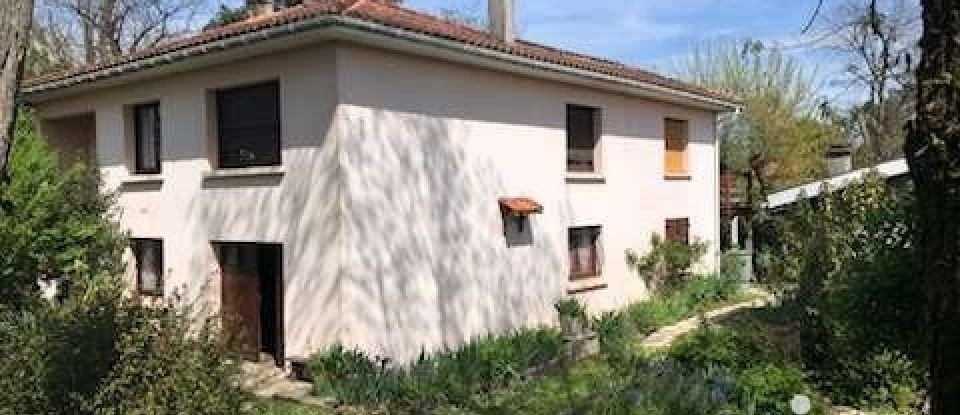 Traditional house 5 rooms of 117 m² in Pessac (33600)