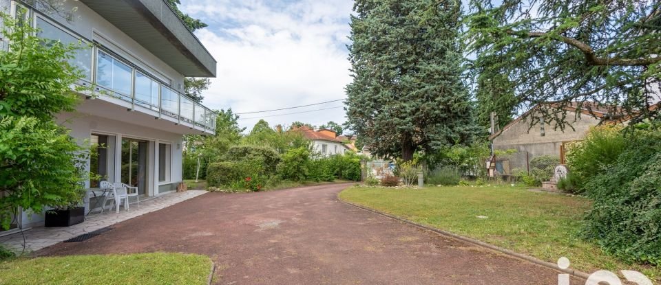 Maison 7 pièces de 216 m² à Fontaines-sur-Saône (69270)