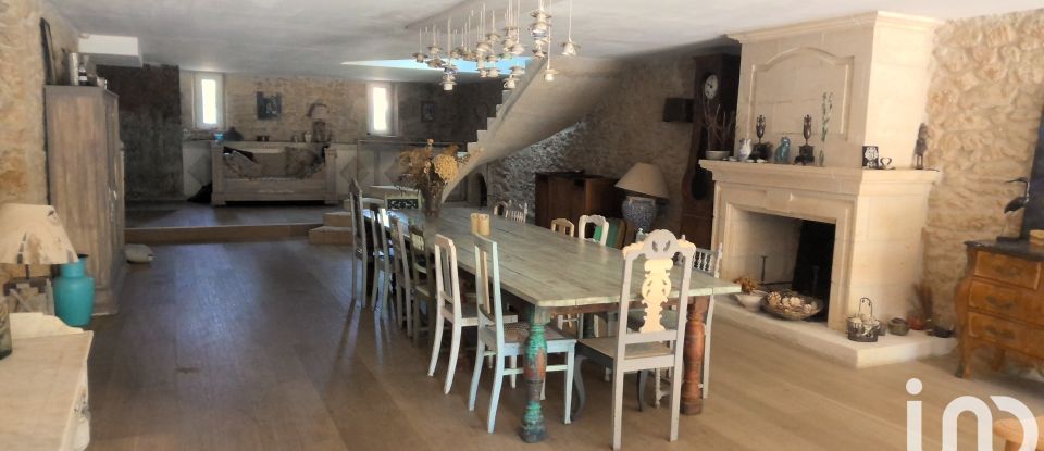 Estate 15 rooms of 1,000 m² in Saint-Martin-de-Sescas (33490)