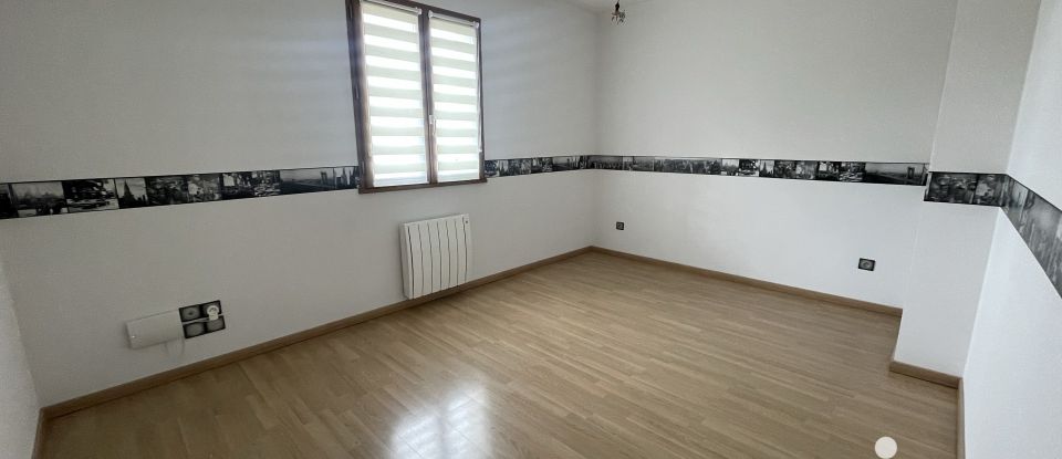 House 7 rooms of 166 m² in Gellainville (28630)