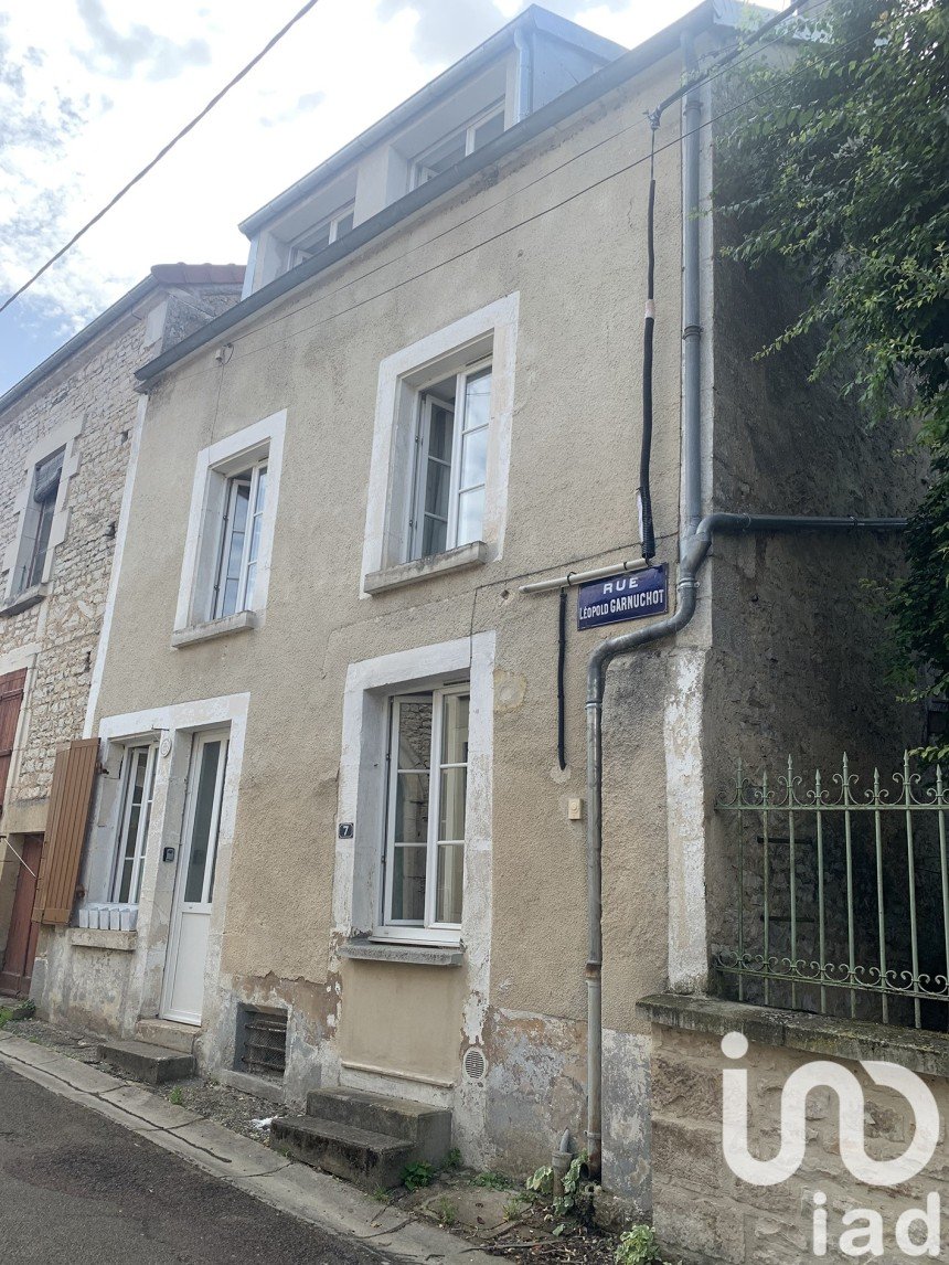 Maison de village 4 pièces de 111 m² à Ravières (89390)