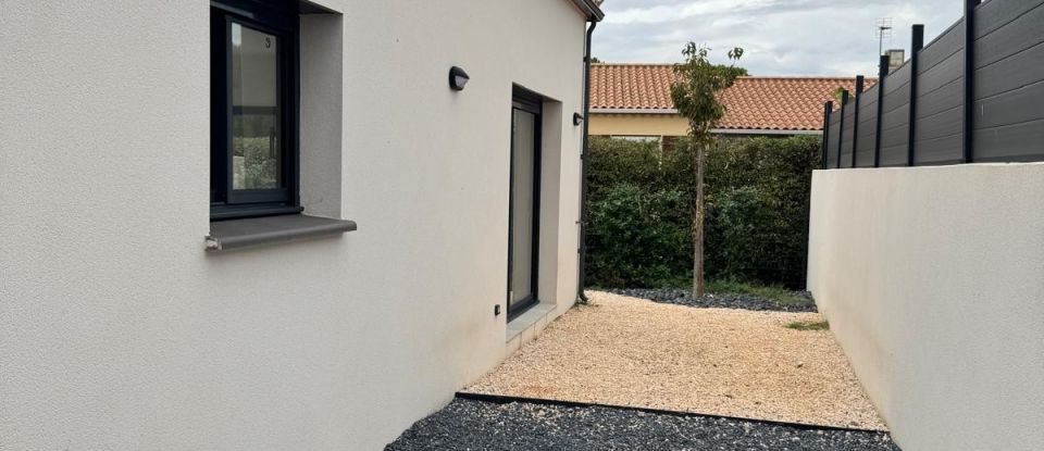 Maison traditionnelle 4 pièces de 93 m² à Ouveillan (11590)