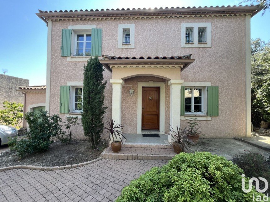 House 6 rooms of 120 m² in Nîmes (30900)