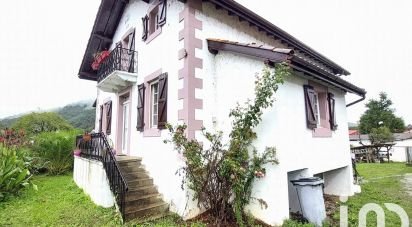 Traditional house 6 rooms of 160 m² in Uhart-Cize (64220)