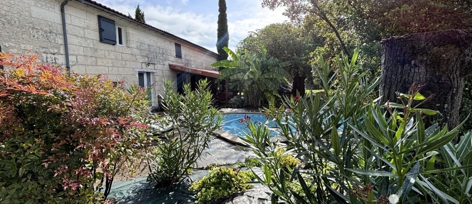 Country house 9 rooms of 245 m² in Saintes (17100)