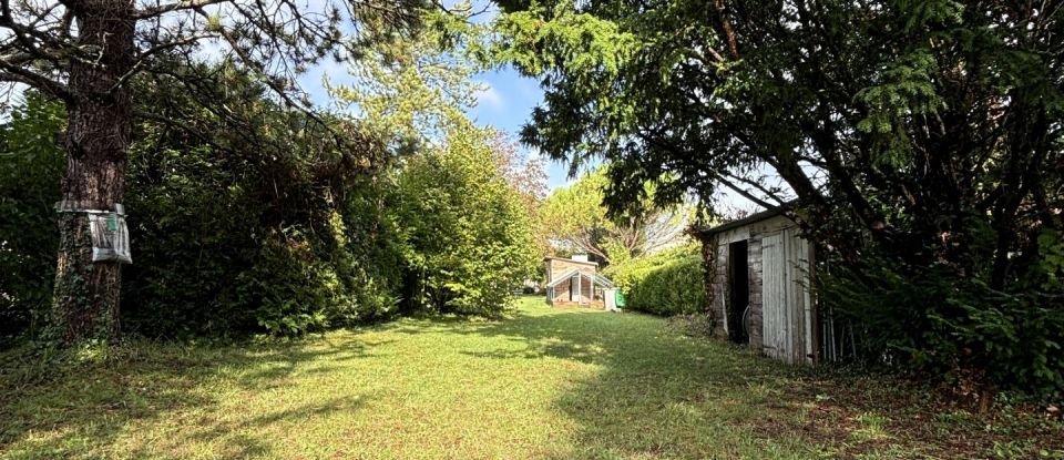 Maison de campagne 9 pièces de 245 m² à Saintes (17100)