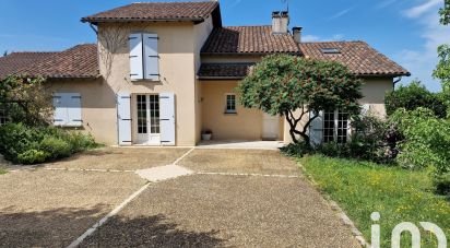 Maison 7 pièces de 220 m² à Nontron (24300)