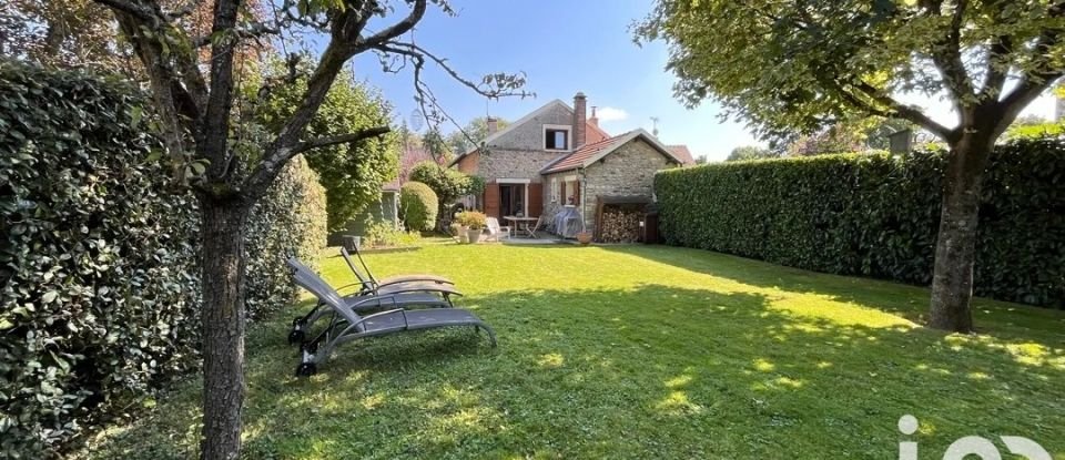 Maison traditionnelle 4 pièces de 87 m² à Savigny-le-Temple (77176)