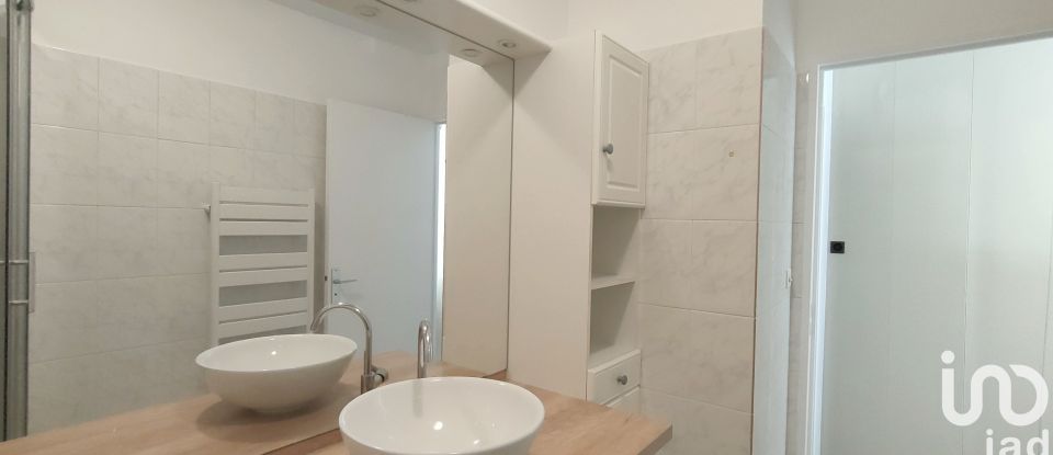 Appartement 3 pièces de 73 m² à Paris (75020)