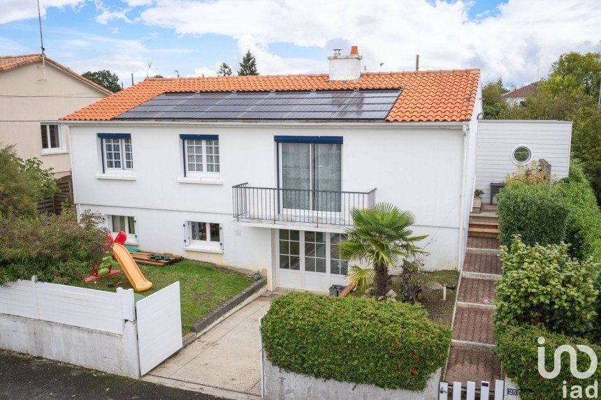 Maison 7 pièces de 155 m² à La Roche-sur-Yon (85000)