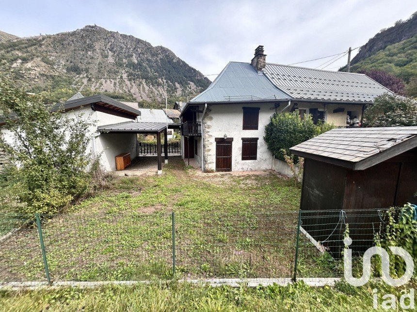 Maison 4 pièces de 39 m² à Le Freney-d'Oisans (38142)