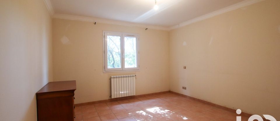 House 7 rooms of 161 m² in Poulx (30320)