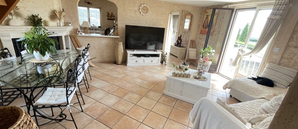 House 9 rooms of 217 m² in Donzère (26290)