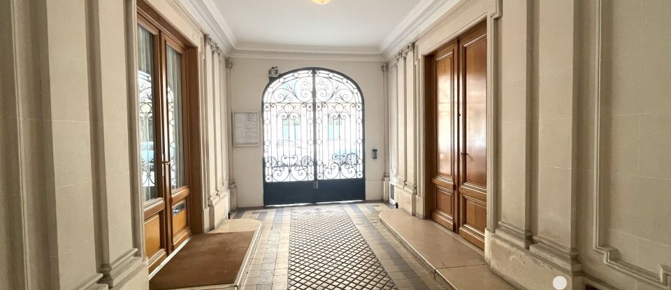 Appartement 2 pièces de 73 m² à Paris (75016)