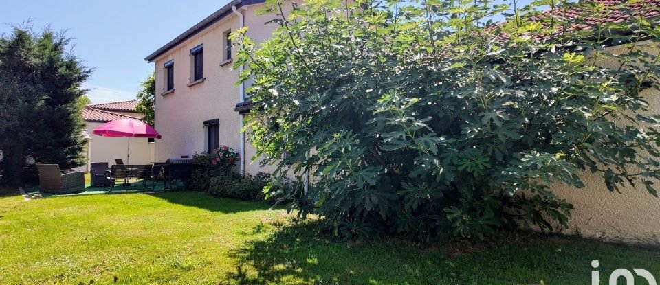 House 6 rooms of 121 m² in Montrond-les-Bains (42210)