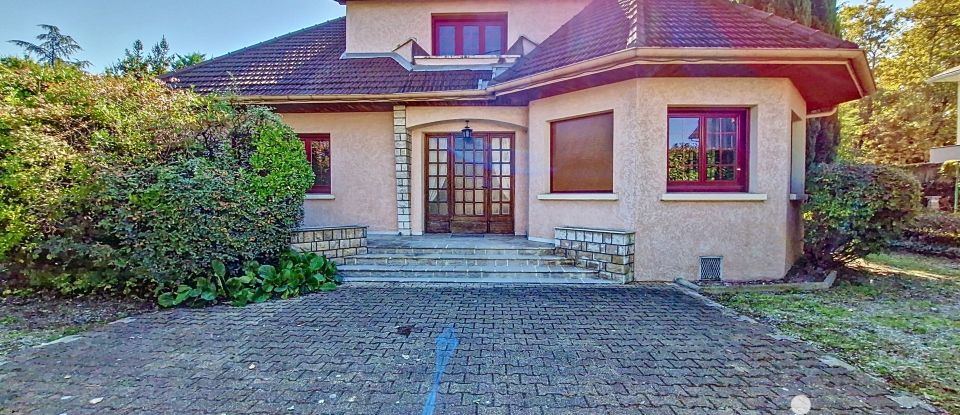 House 6 rooms of 183 m² in Pont-de-Chéruy (38230)