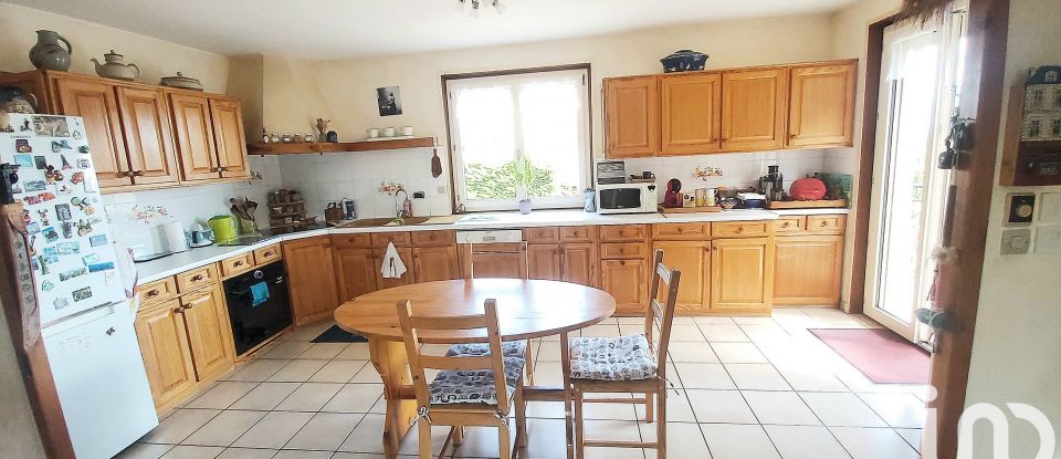 House 5 rooms of 140 m² in Saint-Martin-la-Plaine (42800)