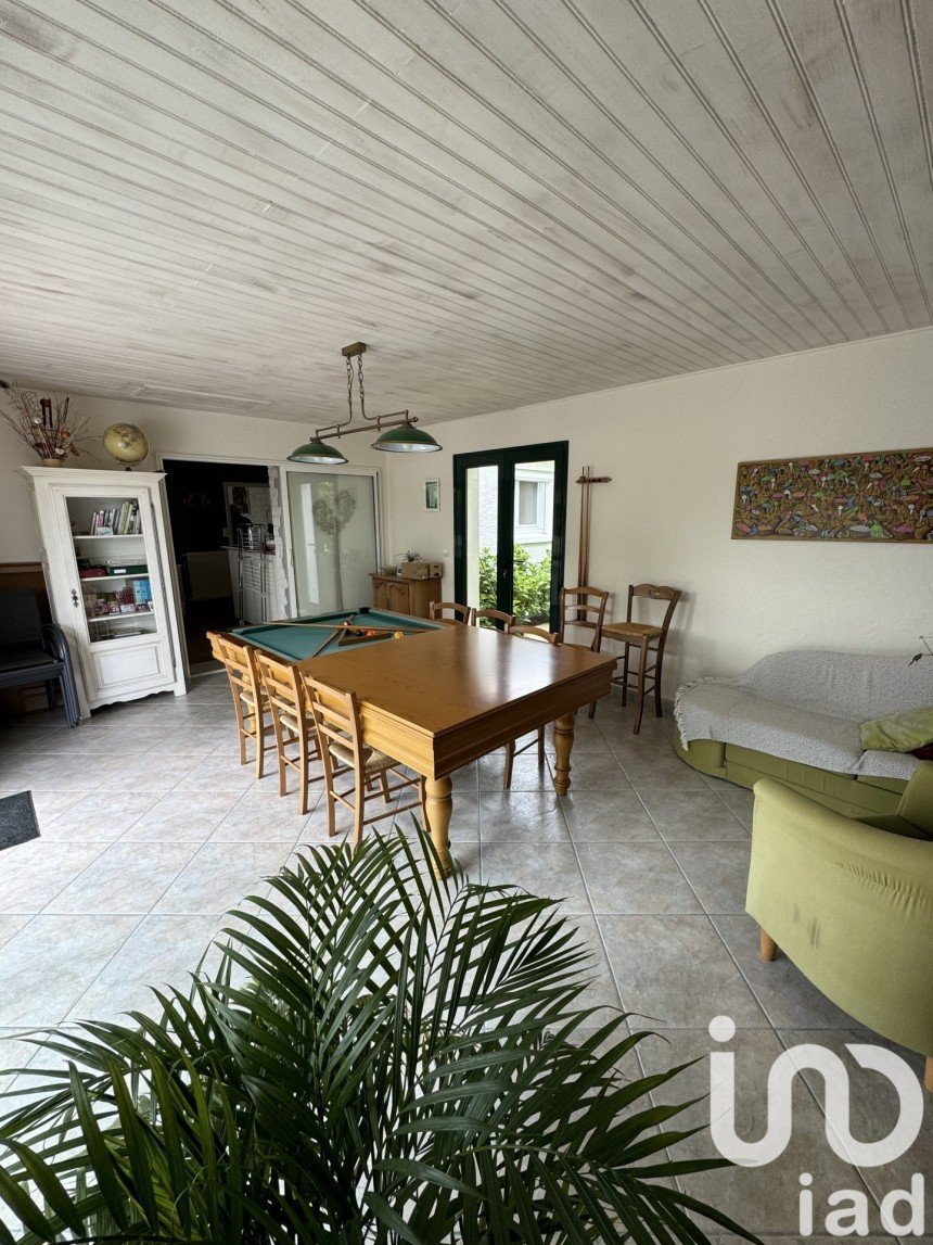 House 4 rooms of 117 m² in Les Landes-Genusson (85130)