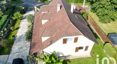 Traditional house 5 rooms of 157 m² in Bernadets (64160)