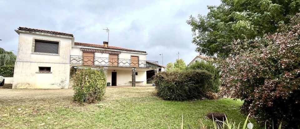 Maison traditionnelle 5 pièces de 130 m² à Saint-Pierre-d'Exideuil (86400)