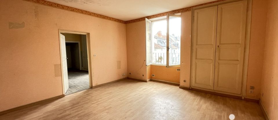 Town house 12 rooms of 238 m² in Saint-Savin (86310)