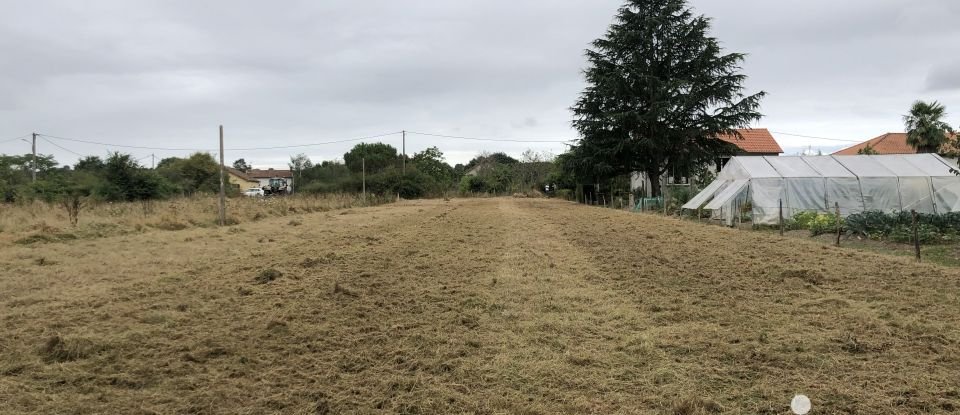 Land of 1,730 m² in Moussac (86150)