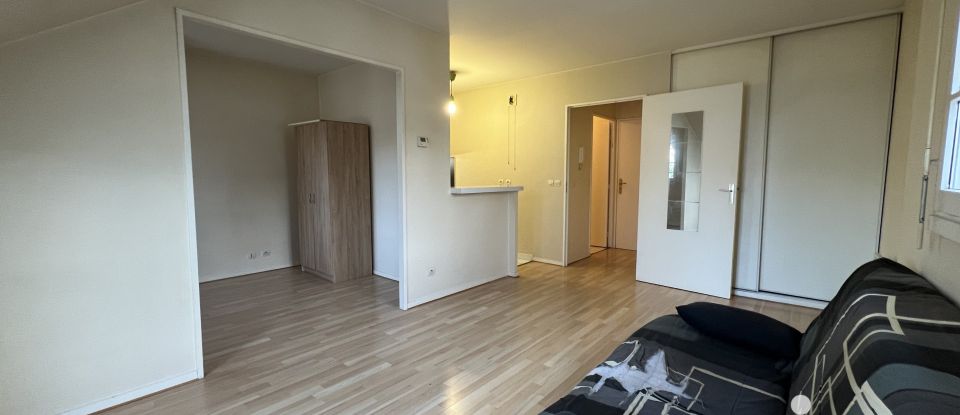 Apartment 1 room of 35 m² in Massy (91300)