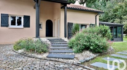 Traditional house 6 rooms of 175 m² in Saint-Pierre-la-Palud (69210)