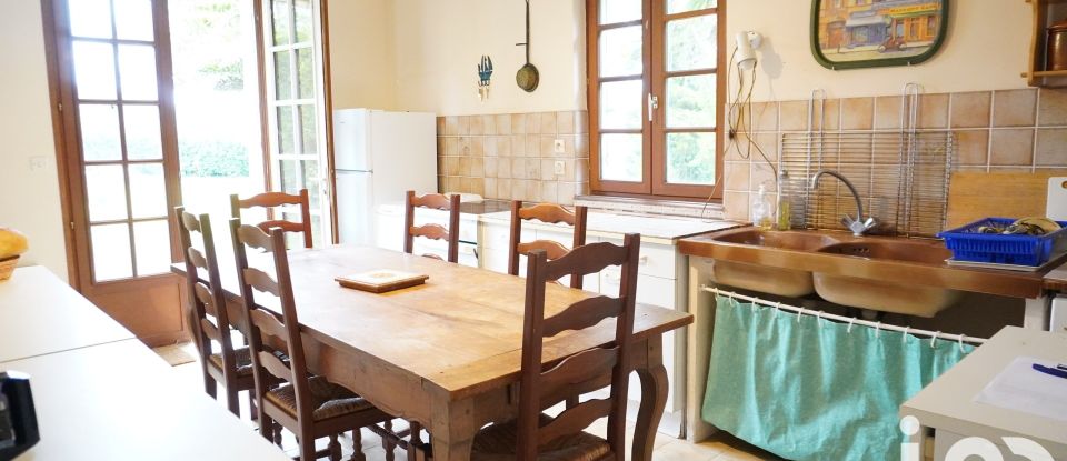 Traditional house 7 rooms of 123 m² in Kerlouan (29890)