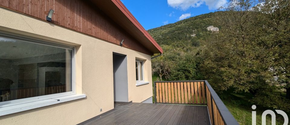 Maison 8 pièces de 174 m² à Vuillafans (25840)