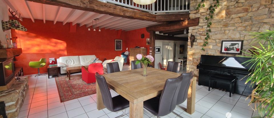 House 6 rooms of 220 m² in Liffré (35340)