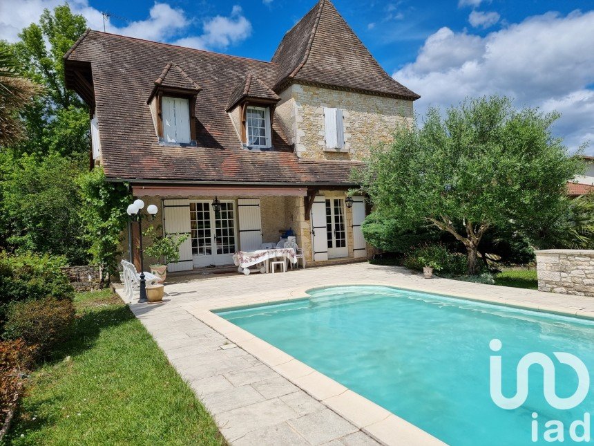 Traditional house 7 rooms of 230 m² in Bergerac (24100)