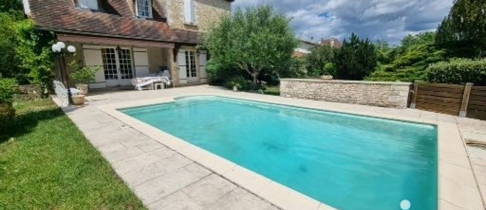 Maison traditionnelle 7 pièces de 230 m² à Bergerac (24100)