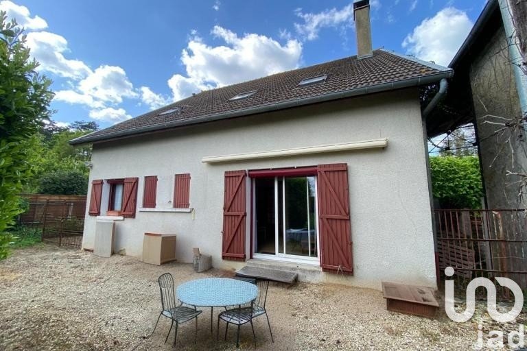 House 6 rooms of 156 m² in Rouilly-Saint-Loup (10800)