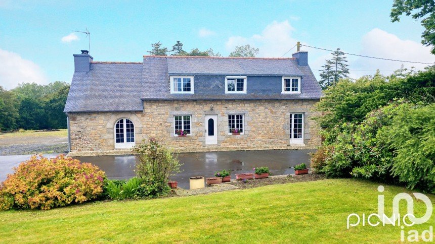 House 7 rooms of 125 m² in Caouënnec-Lanvézéac (22300)