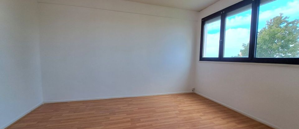 Apartment 3 rooms of 66 m² in Le Mans (72000)