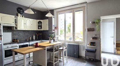 Maison 8 pièces de 150 m² à Saint-Chamond (42400)