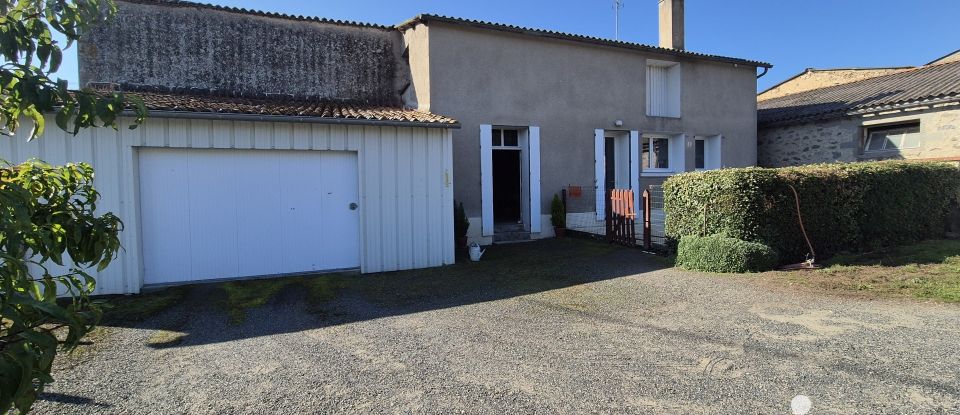 House 6 rooms of 108 m² in Faye-l'Abbesse (79350)