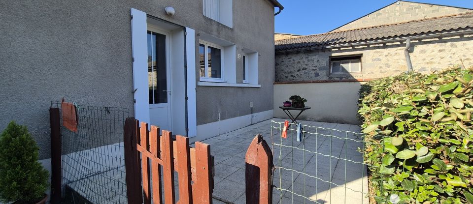 House 6 rooms of 108 m² in Faye-l'Abbesse (79350)