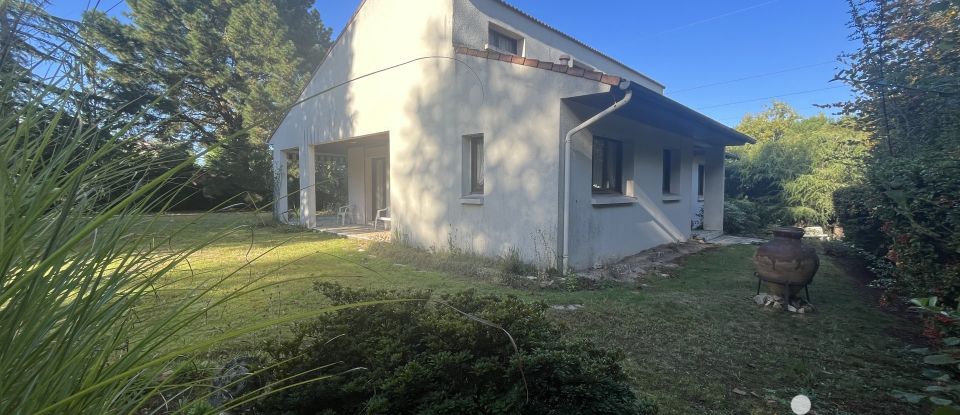 Maison 5 pièces de 200 m² à Basse-Goulaine (44115)