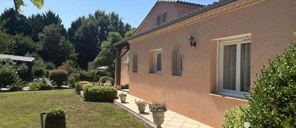 Traditional house 5 rooms of 180 m² in Sainte-Livrade-sur-Lot (47110)