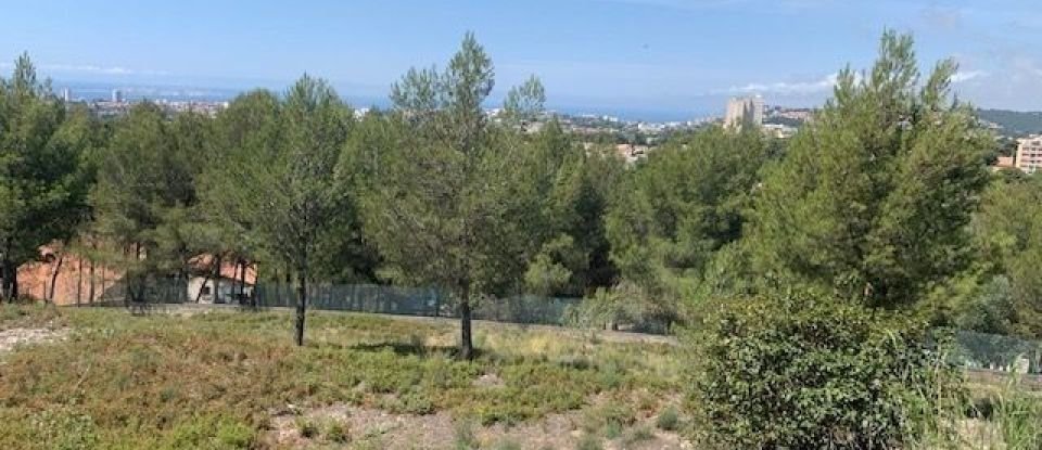 Land of 1,301 m² in Marseille (13015)