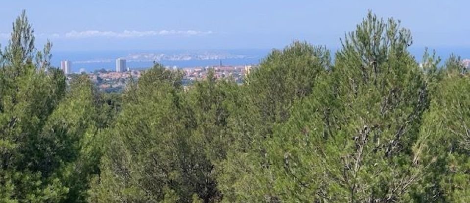 Land of 1,301 m² in Marseille (13015)