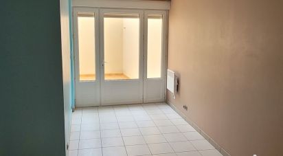 Immeuble de 215 m² à Civray (86400)