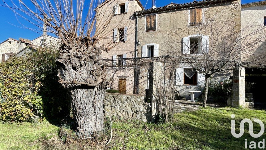 Maison de campagne 5 pièces de 110 m² à Saint-Paul-en-Forêt (83440)