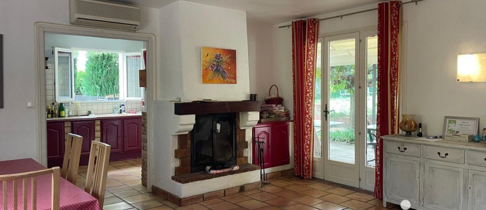 House 7 rooms of 130 m² in Maubec (84660)